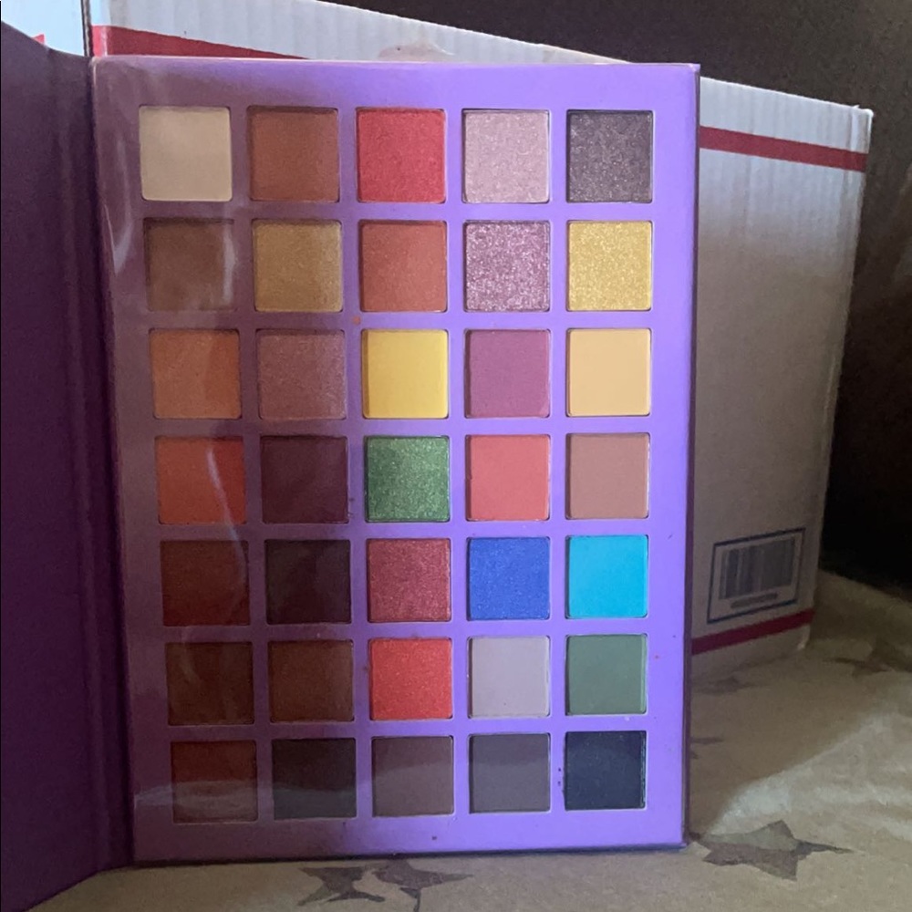 Not to big and not to small eyeshadow palette